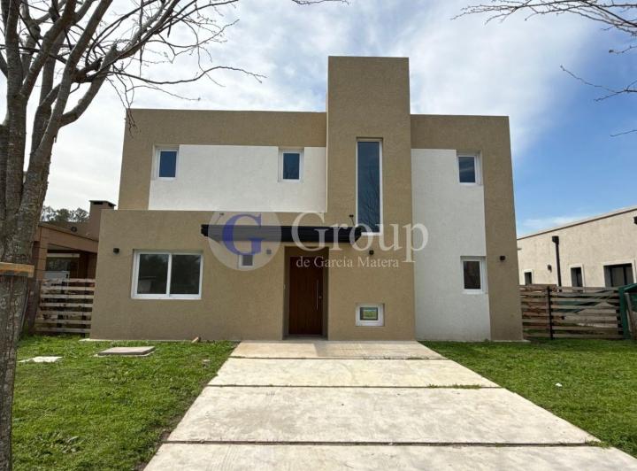 Casa · 145m² · 5 Ambientes · 1 Cochera