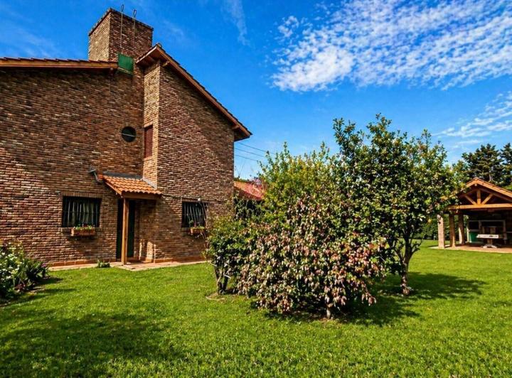 Casa · 260m² · 6 Ambientes · 1 Cochera
