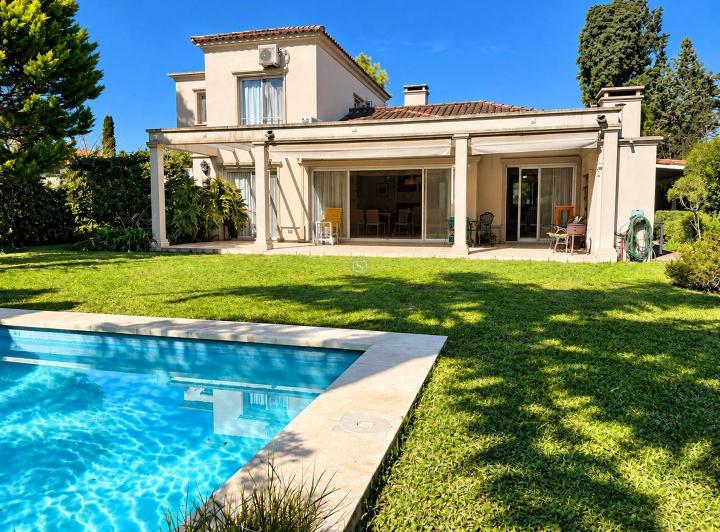 Casa · 169m² · 5 Ambientes · 1 Cochera