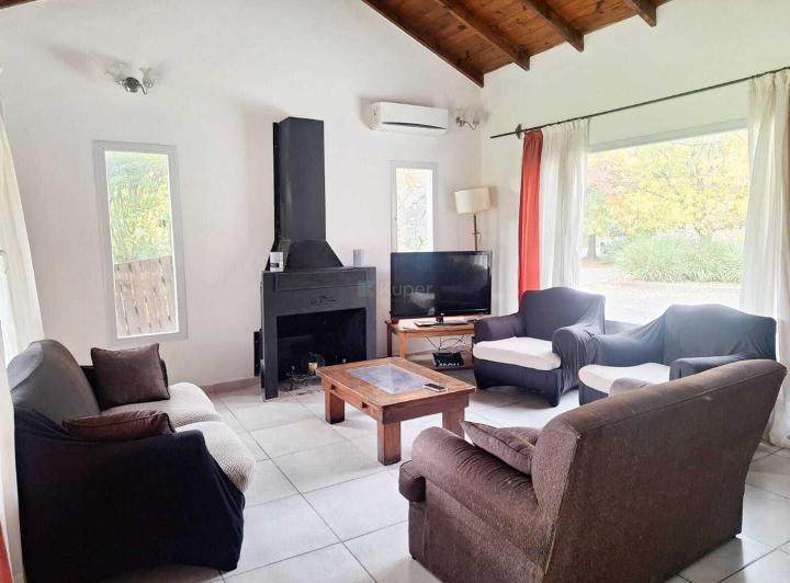 Casa · 220m² · 5 Ambientes · 4 Cocheras