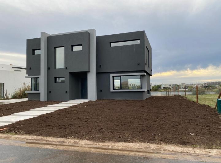 Casa · 200m² · 5 Ambientes · 1 Cochera