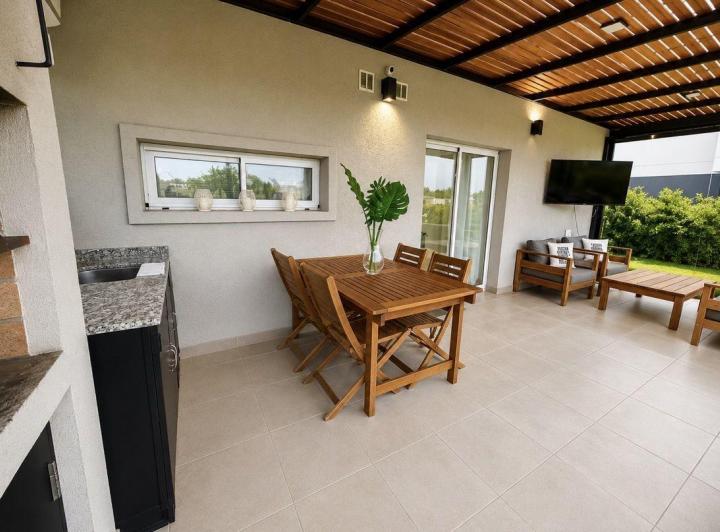 Casa · 170m² · 5 Ambientes · 3 Cocheras