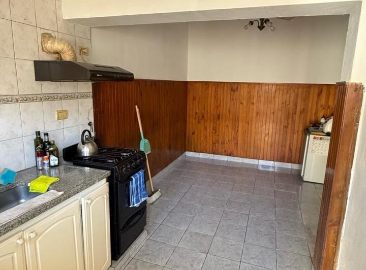Casa · 175m² · 10 Ambientes · 2 Cocheras