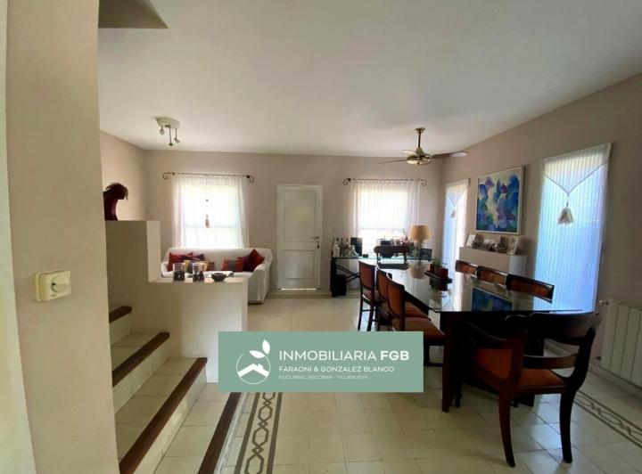 Casa · 156m² · 5 Ambientes · 1 Cochera