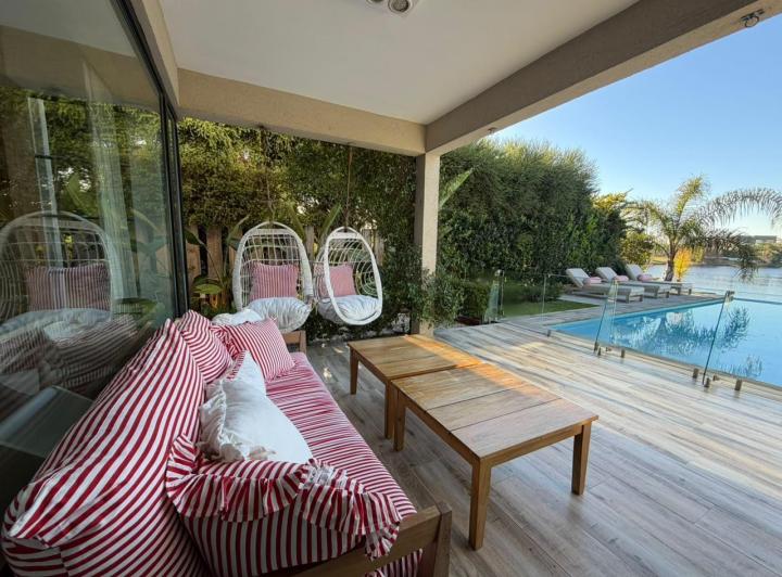 Casa · 390m² · 4 Dormitorios · 2 Cocheras