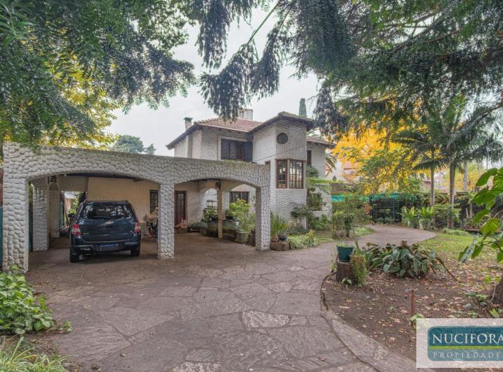 Casa · 169m² · 5 Ambientes · 2 Cocheras