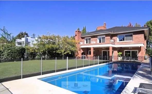 Casa · 418m² · 7 Ambientes · 5 Cocheras