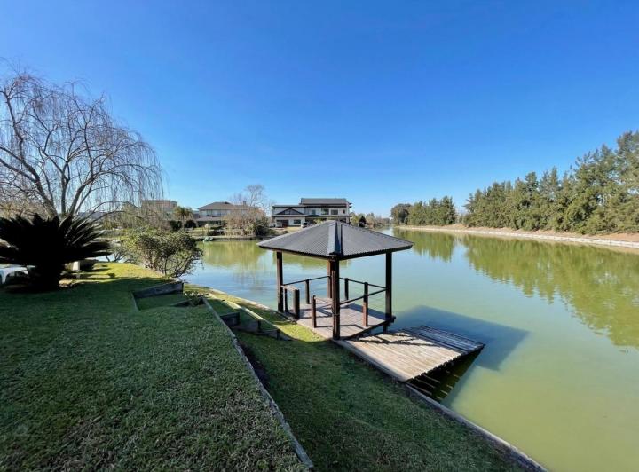 Casa · 425m² · 4 Dormitorios