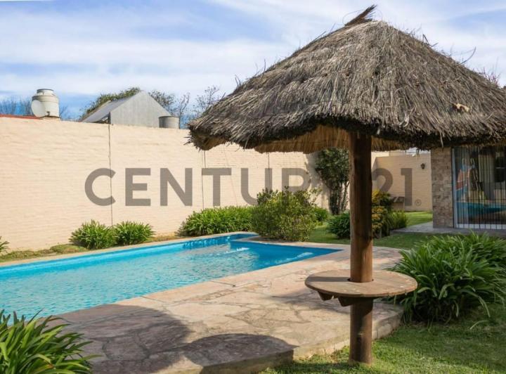 Casa · 500m² · 6 Ambientes · 3 Cocheras