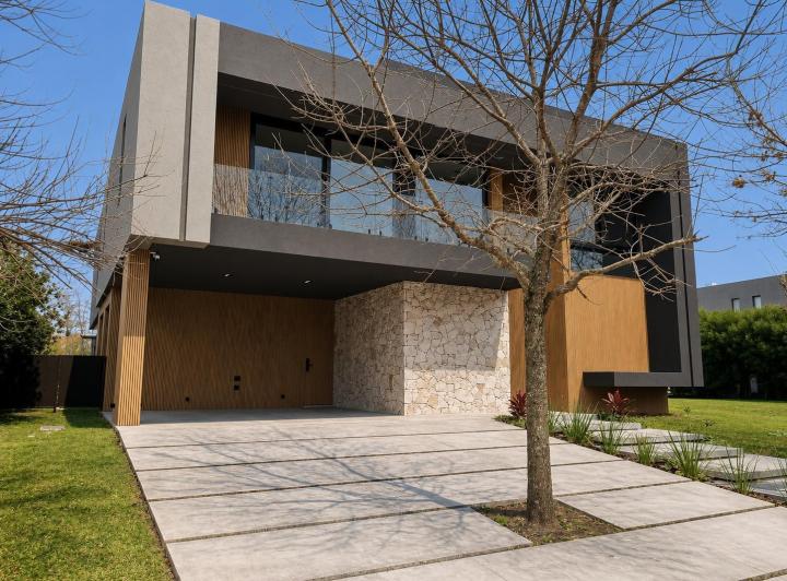 Casa · 411m² · 5 Ambientes · 2 Cocheras
