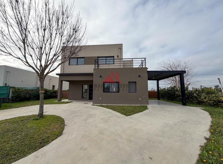 Casa · 174m² · 5 Ambientes · 1 Cochera