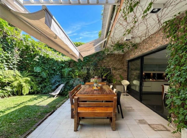 Casa · 260m² · 5 Ambientes · 3 Cocheras