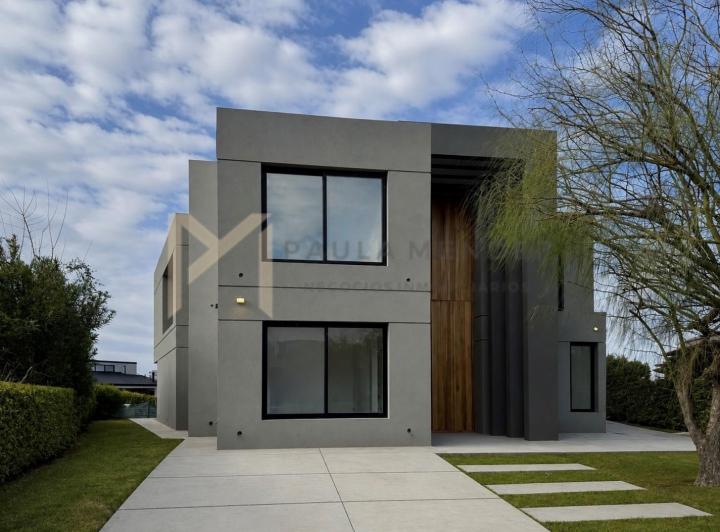Casa · 309m² · 6 Ambientes · 1 Cochera
