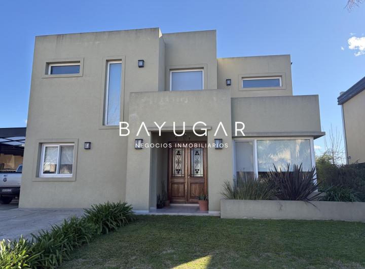 Casa · 176m² · 5 Ambientes · 4 Cocheras