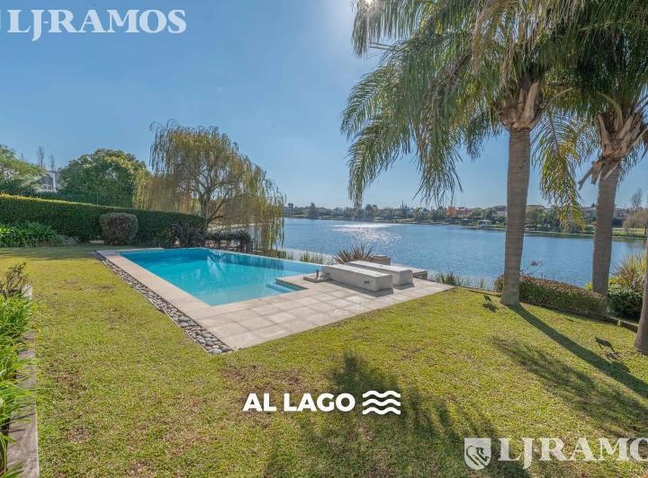 Casa · 388m² · 7 Ambientes · 2 Cocheras