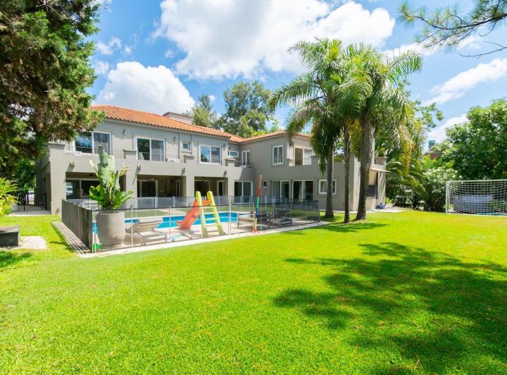Casa · 480m² · 6 Ambientes · 5 Cocheras