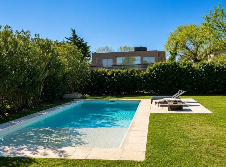 Casa · 232m² · 8 Ambientes