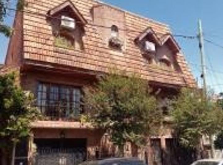 Casa · 300m² · 5 Ambientes · 2 Cocheras