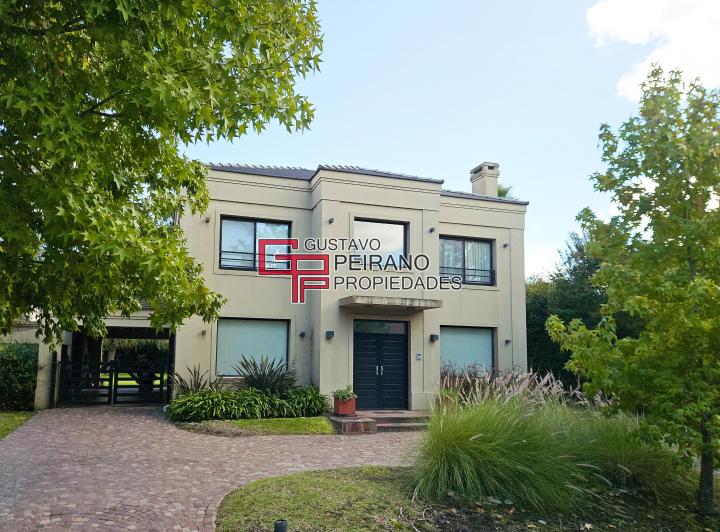 Casa · 250m² · 7 Ambientes · 2 Cocheras
