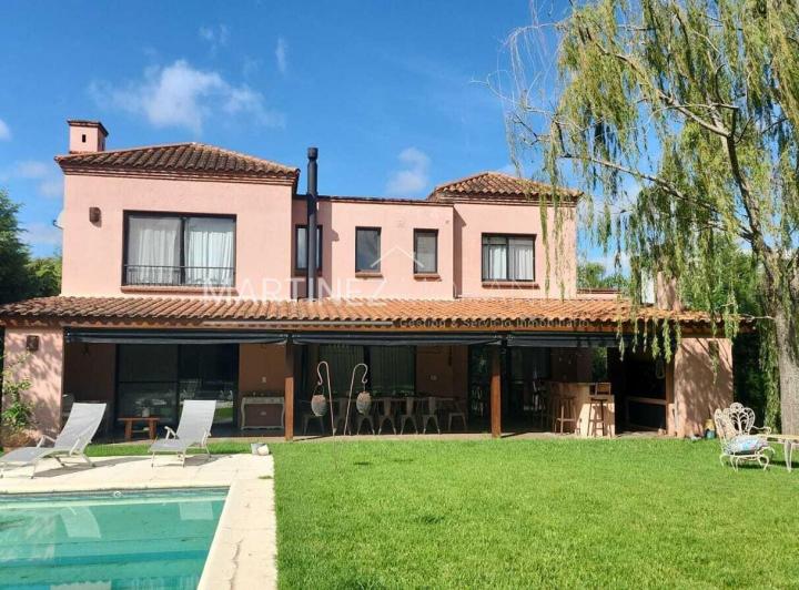 Casa · 288m² · 5 Ambientes