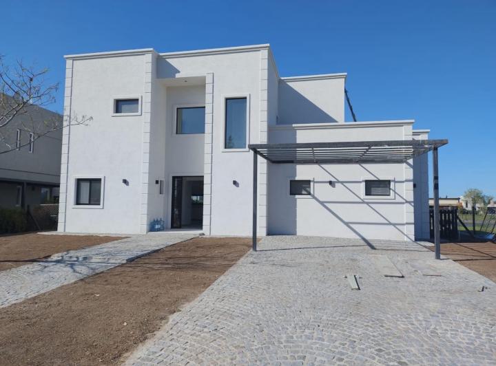 Casa · 188m² · 7 Ambientes · 2 Cocheras