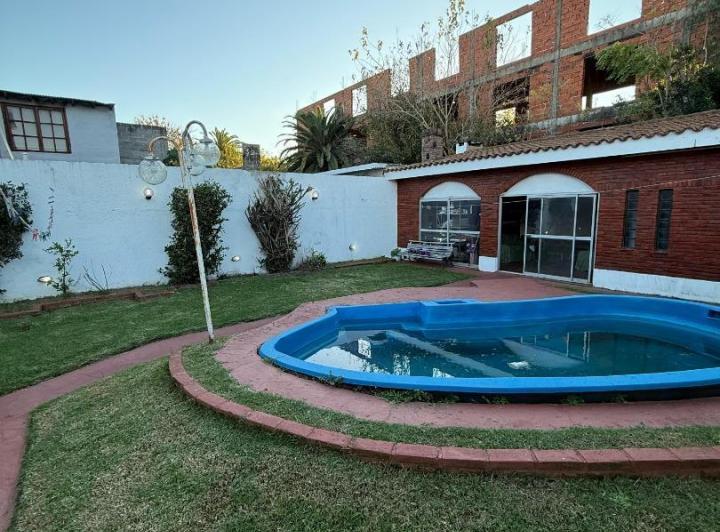 Casa · 214m² · 5 Ambientes · 1 Cochera