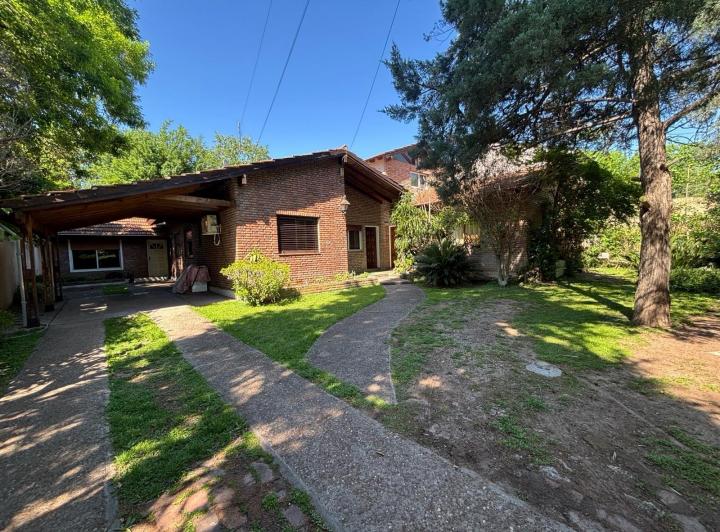 Casa · 200m² · 11 Ambientes · 2 Cocheras