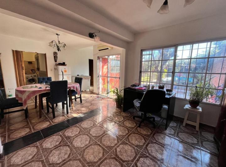 Casa · 180m² · 6 Ambientes · 3 Cocheras