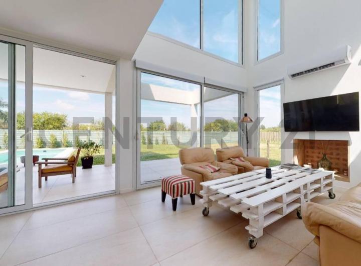 Casa · 180m² · 5 Ambientes · 2 Cocheras