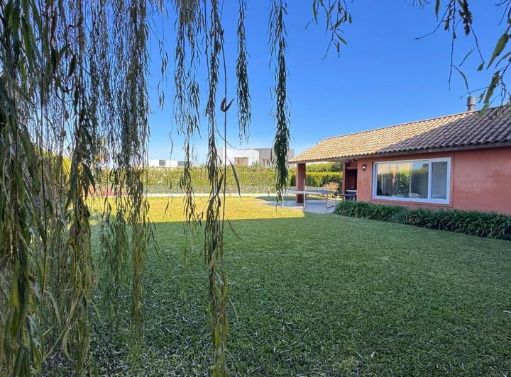 Casa · 218m² · 5 Ambientes · 2 Cocheras