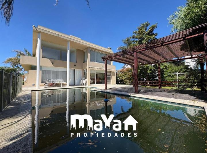 Casa · 250m² · 5 Ambientes