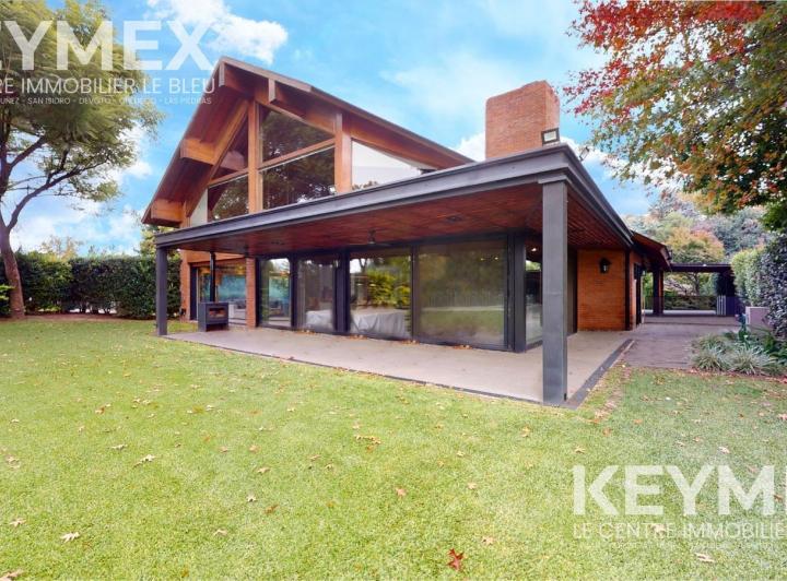 Casa · 512m² · 8 Ambientes · 8 Cocheras
