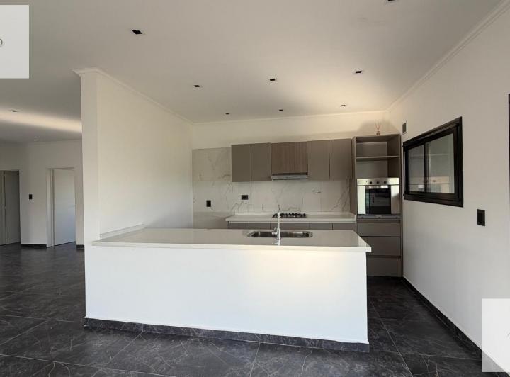 Casa · 157m² · 5 Ambientes · 3 Cocheras
