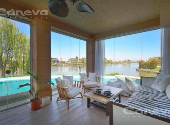 Casa · 520m² · 5 Ambientes · 2 Cocheras