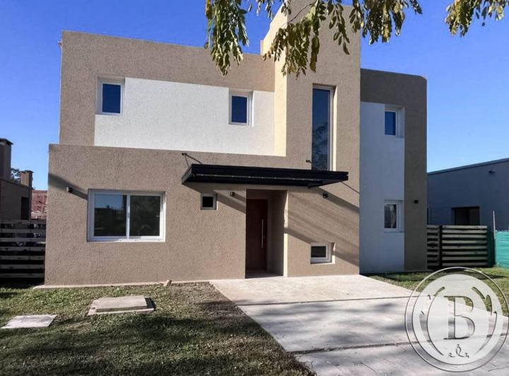 Casa · 197m² · 5 Ambientes · 2 Cocheras