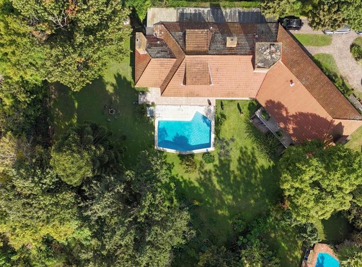 Casa · 480m² · 7 Ambientes · 2 Cocheras