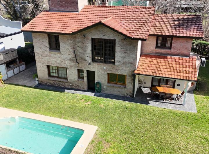 Casa · 280m² · 6 Ambientes