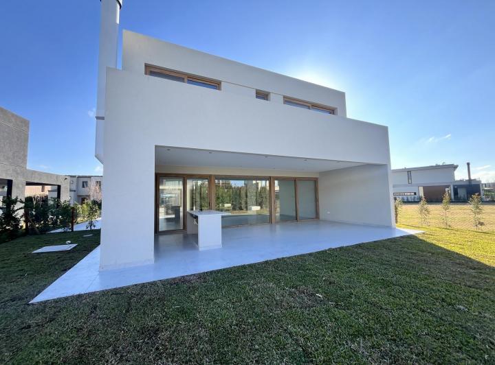 Casa · 256m² · 7 Ambientes