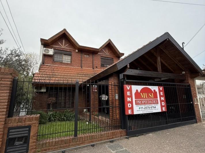 Casa · 200m² · 5 Ambientes · 1 Cochera