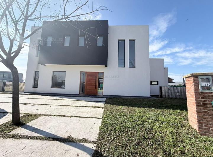 Casa · 172m² · 5 Ambientes · 2 Cocheras