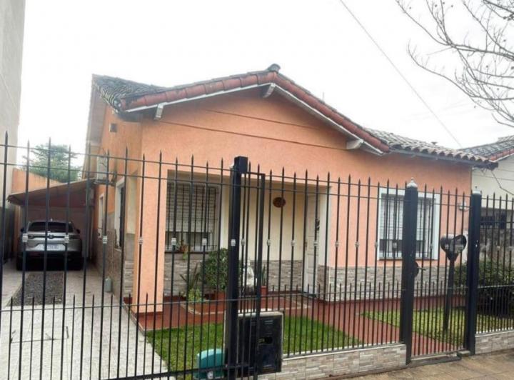 Casa · 110m² · 5 Ambientes · 4 Cocheras