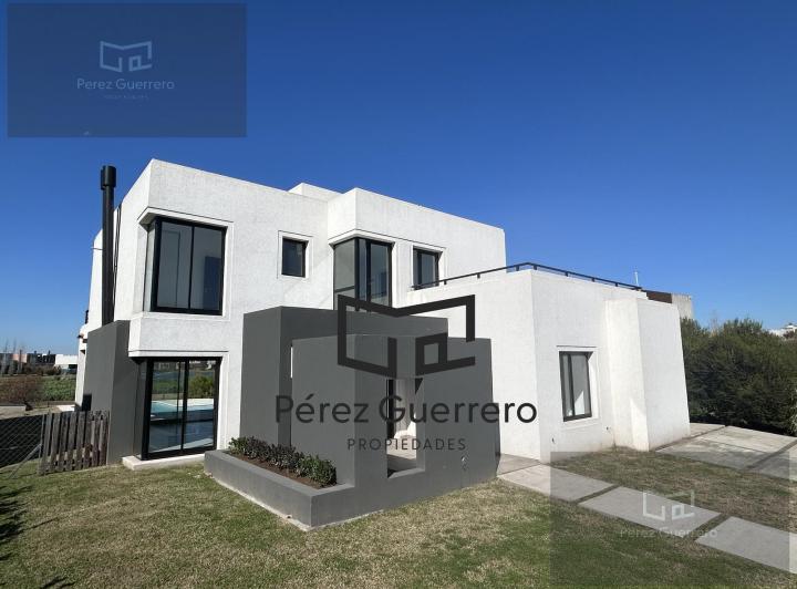 Casa · 226m² · 7 Ambientes · 2 Cocheras
