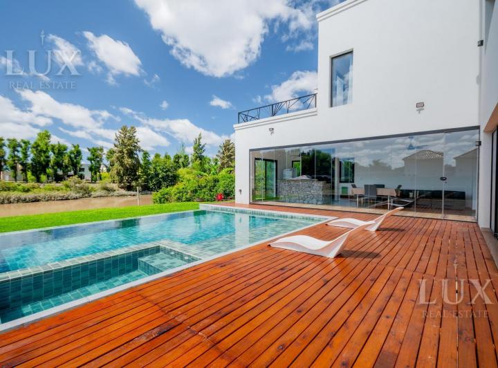 Casa · 305m² · 7 Ambientes · 4 Cocheras