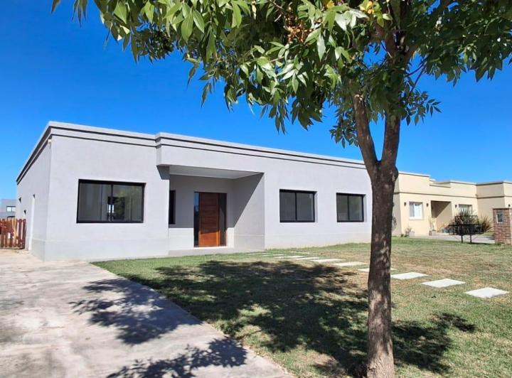 Casa · 176m² · 5 Ambientes · 2 Cocheras