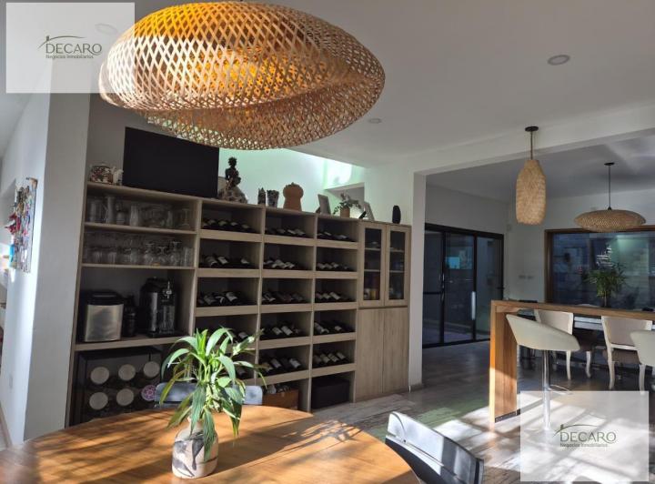Casa · 330m² · 6 Ambientes · 6 Cocheras