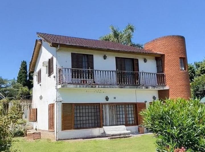 Casa · 233m² · 6 Ambientes · 1 Cochera