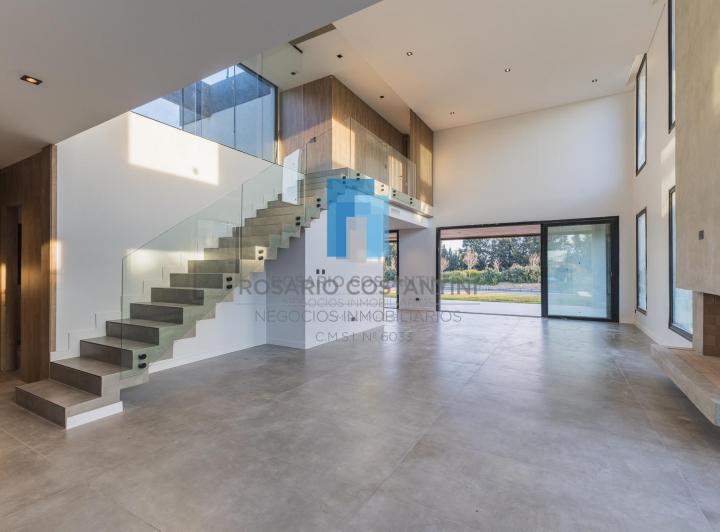 Casa · 841m² · 7 Ambientes · 5 Cocheras