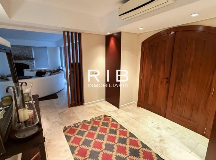 Casa · 320m² · 5 Ambientes · 4 Cocheras