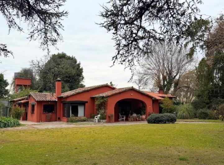 Casa · 300m² · 5 Ambientes