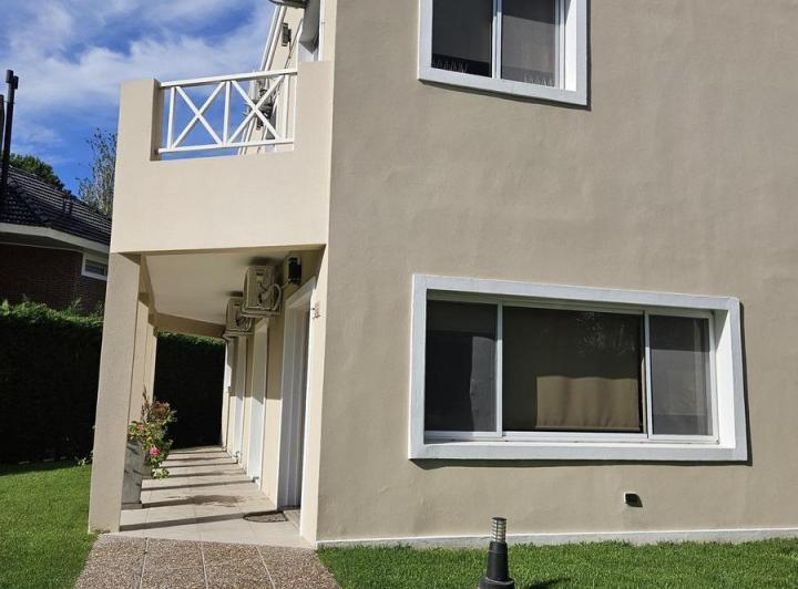 Casa · 200m² · 4 Ambientes · 2 Cocheras